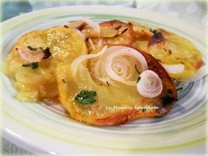 Patate al forno con cipolle della monella