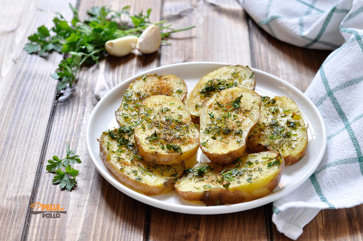 Patate al forno con erbe aromatiche e paprika