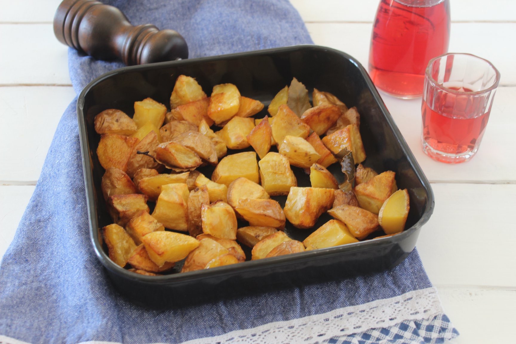 Patate al forno con la buccia