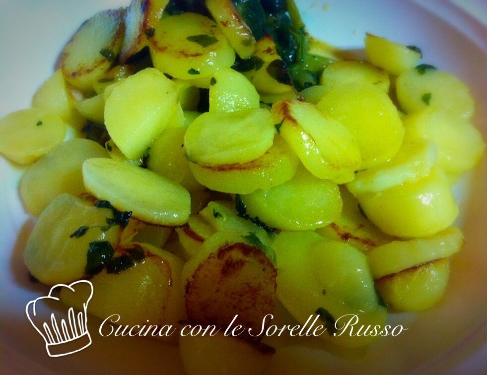 Patate all’aglio, un contorno dal sapore deciso