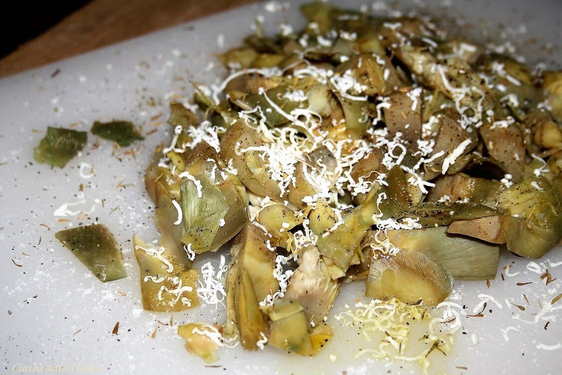 Patate dolci e carciofi in teglia al pecorino