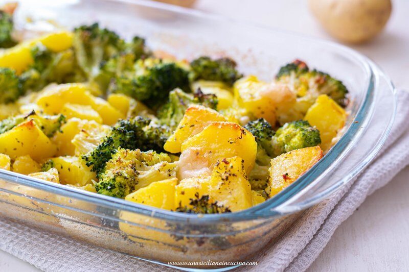 Patate e broccoli al forno