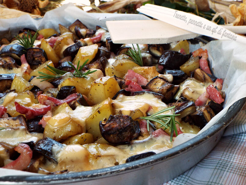 Patate e melanzane al forno con bacon croccante