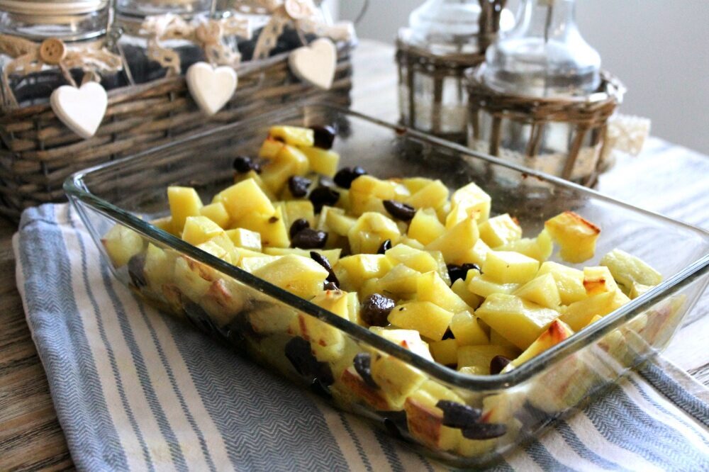 Patate e olive taggiasche al forno