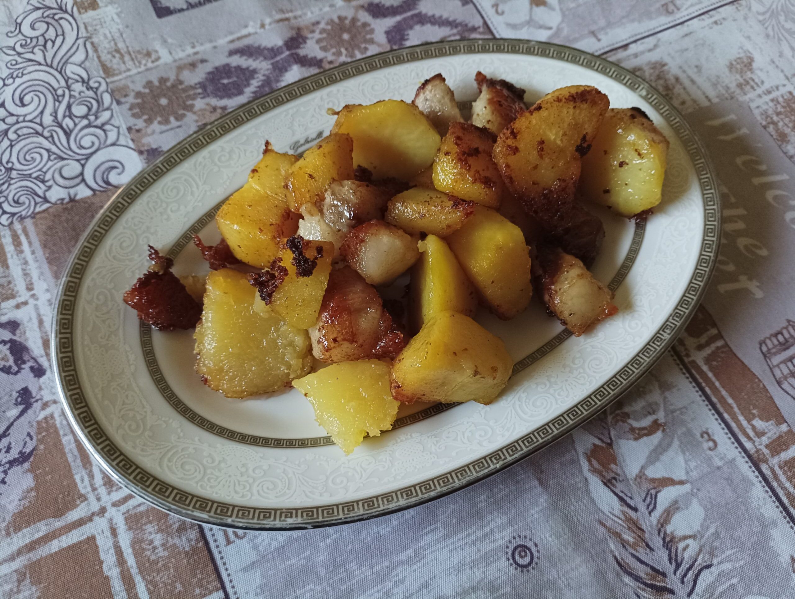 Patate e pancetta in padella