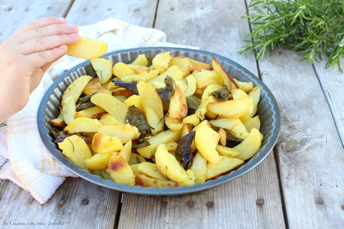 Patate e peperoni al forno
