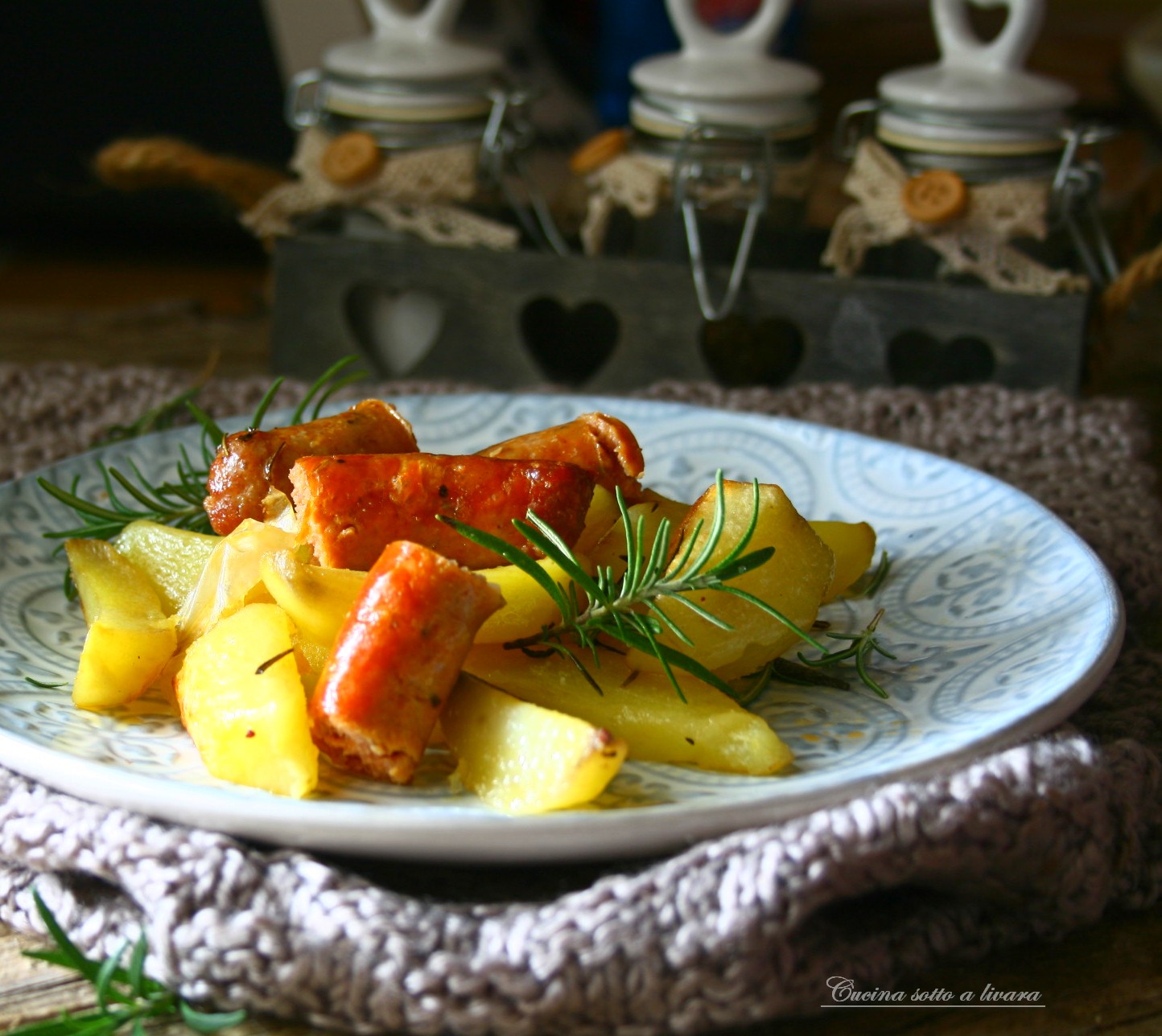 PATATE E SALSICCE PICCANTI ARROSTO