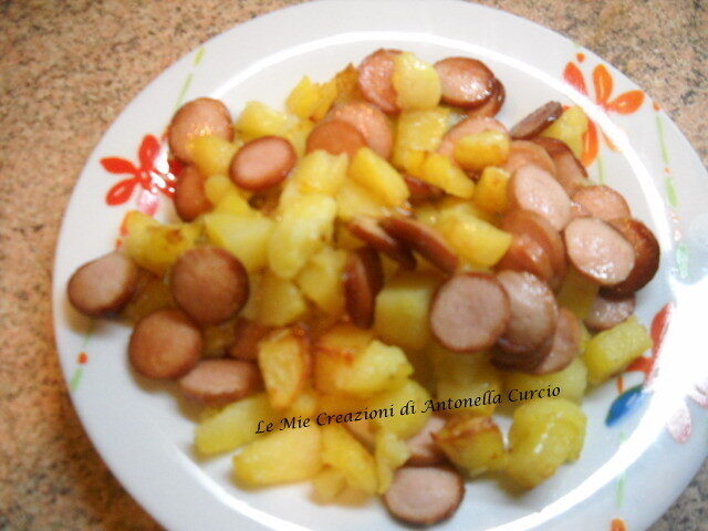Patate e wurstel al forno