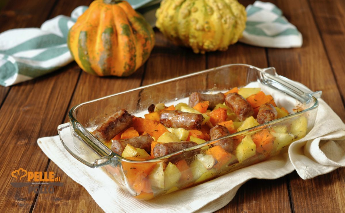 Patate e zucca al forno con salsiccia