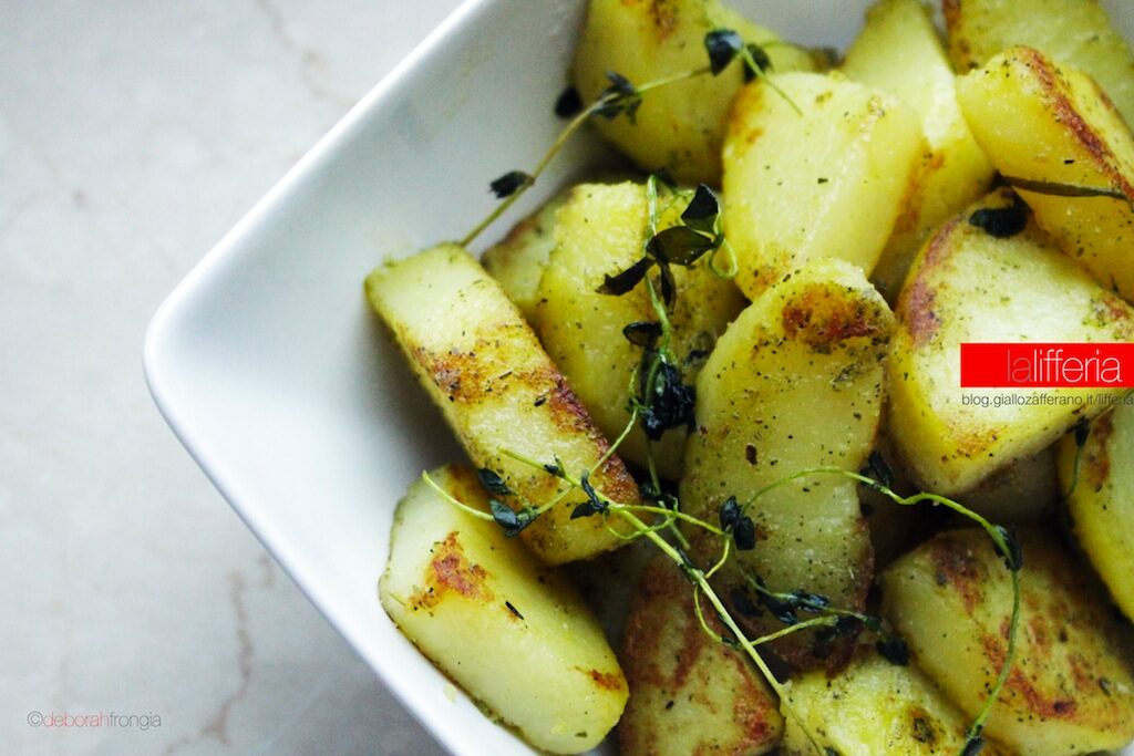 Patate in padella alle erbe aromatiche