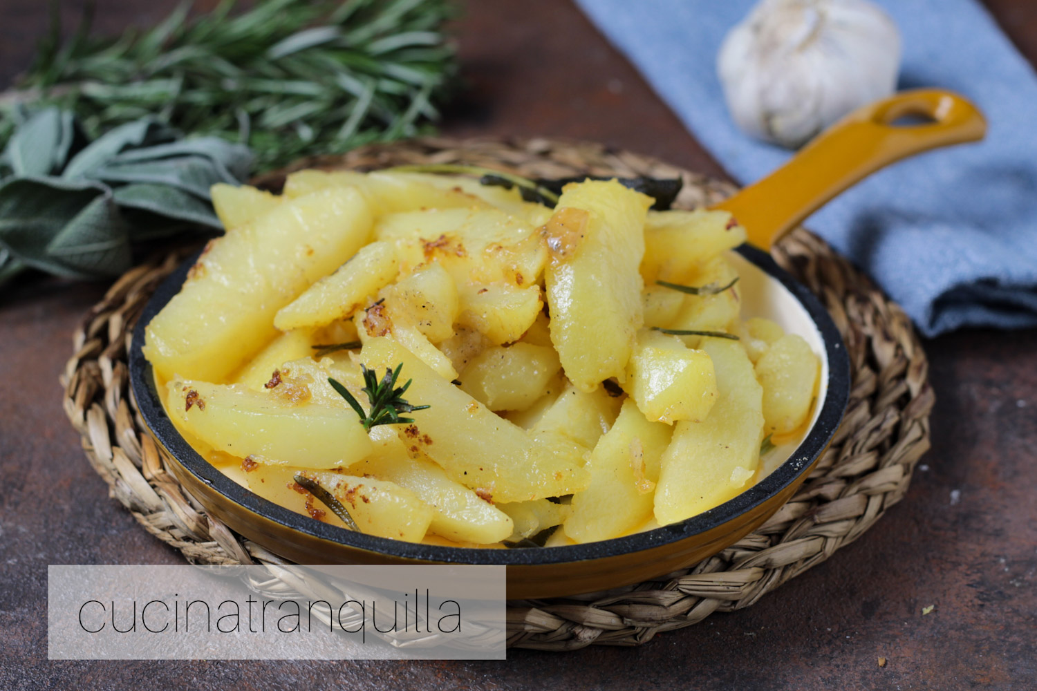 Patate in padella burro e alloro