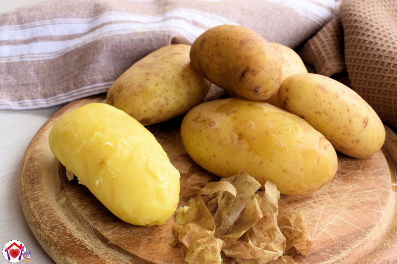 Patate lesse con la buccia
