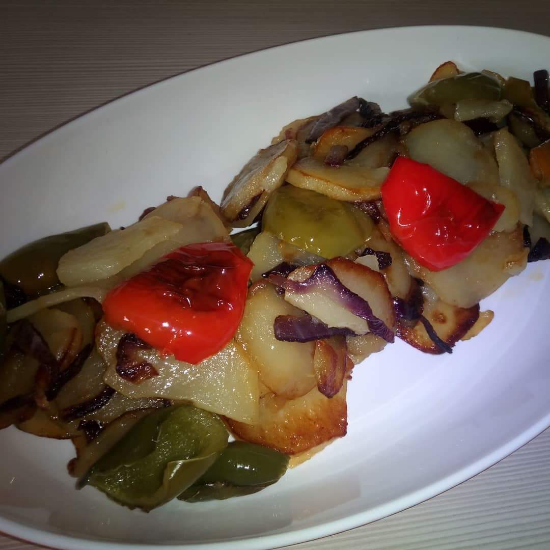 Patate ‘mpacchiuse con peperoni