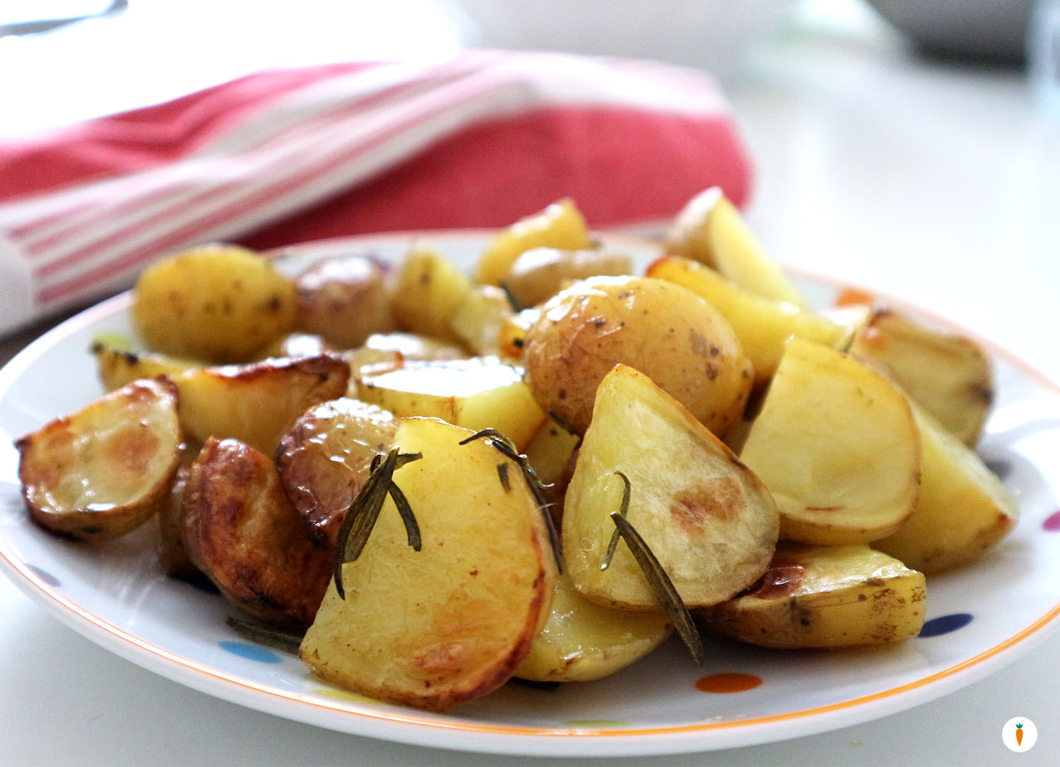 Patate novelle al forno con aglio e rosmarino