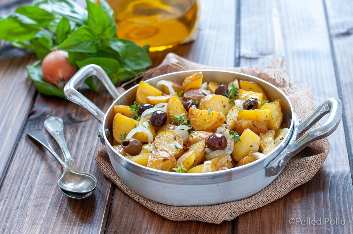 Patate novelle in padella con cipolle e olive