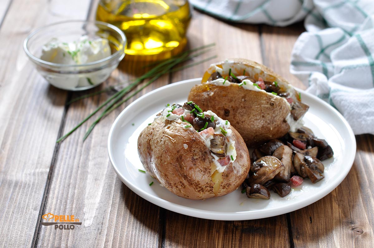 Patate ripiene con funghi e pancetta (baked potatoes)