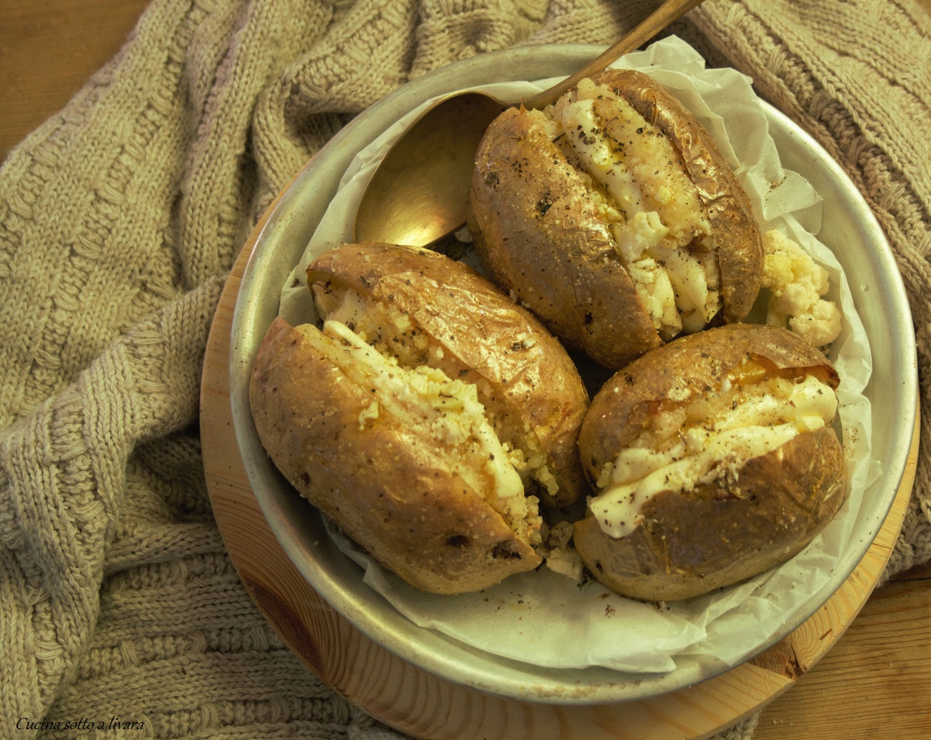 Patate ripiene di toma