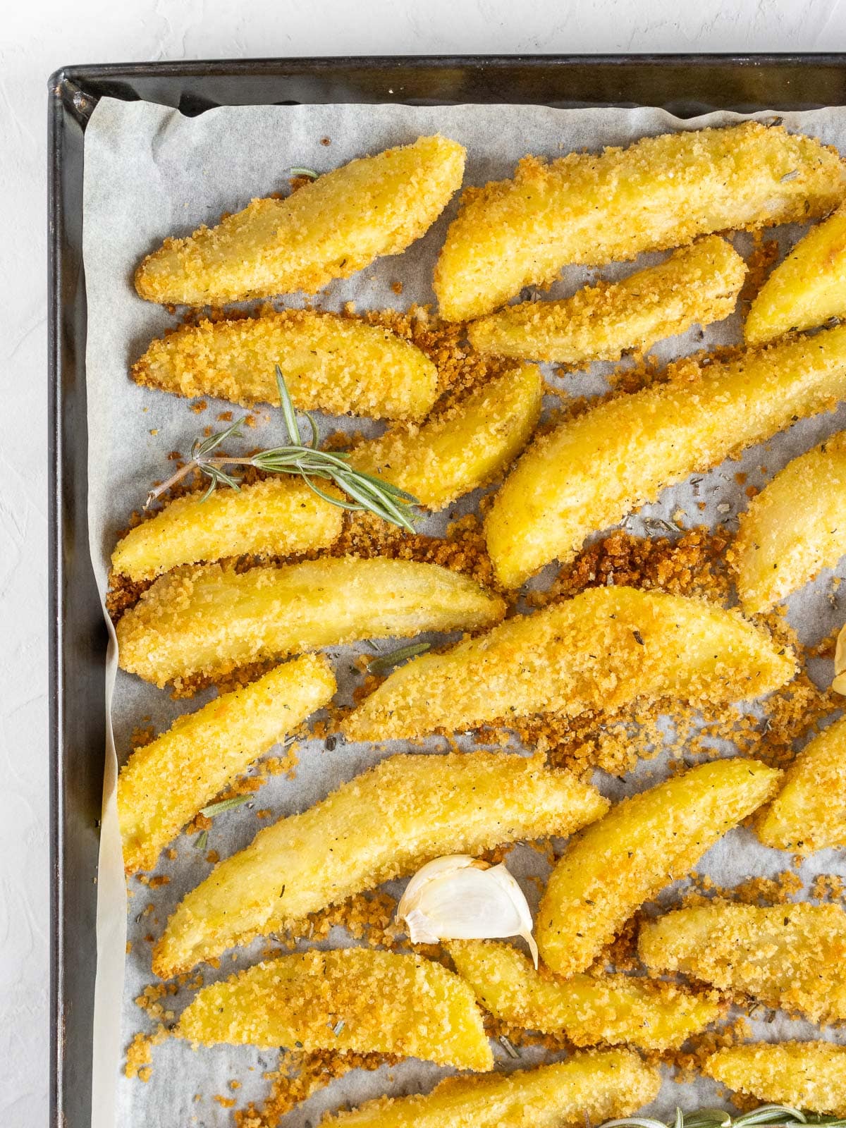 Patate sabbiose | con rosmarino e pangrattato