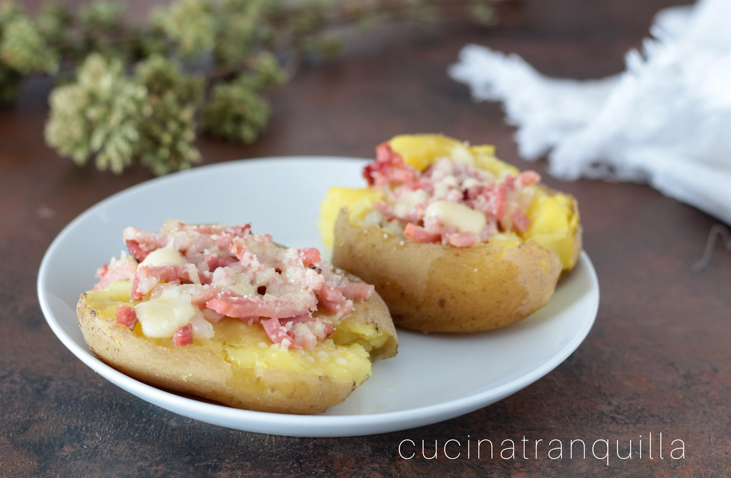 Patate schiacciate al forno