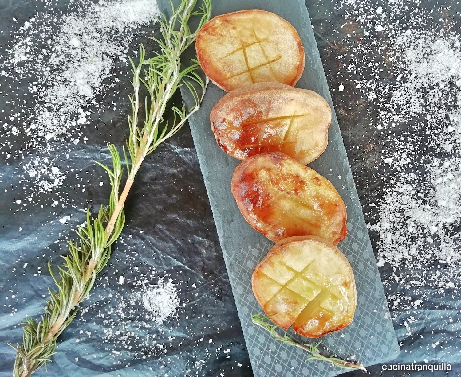 Patate spaccate al forno
