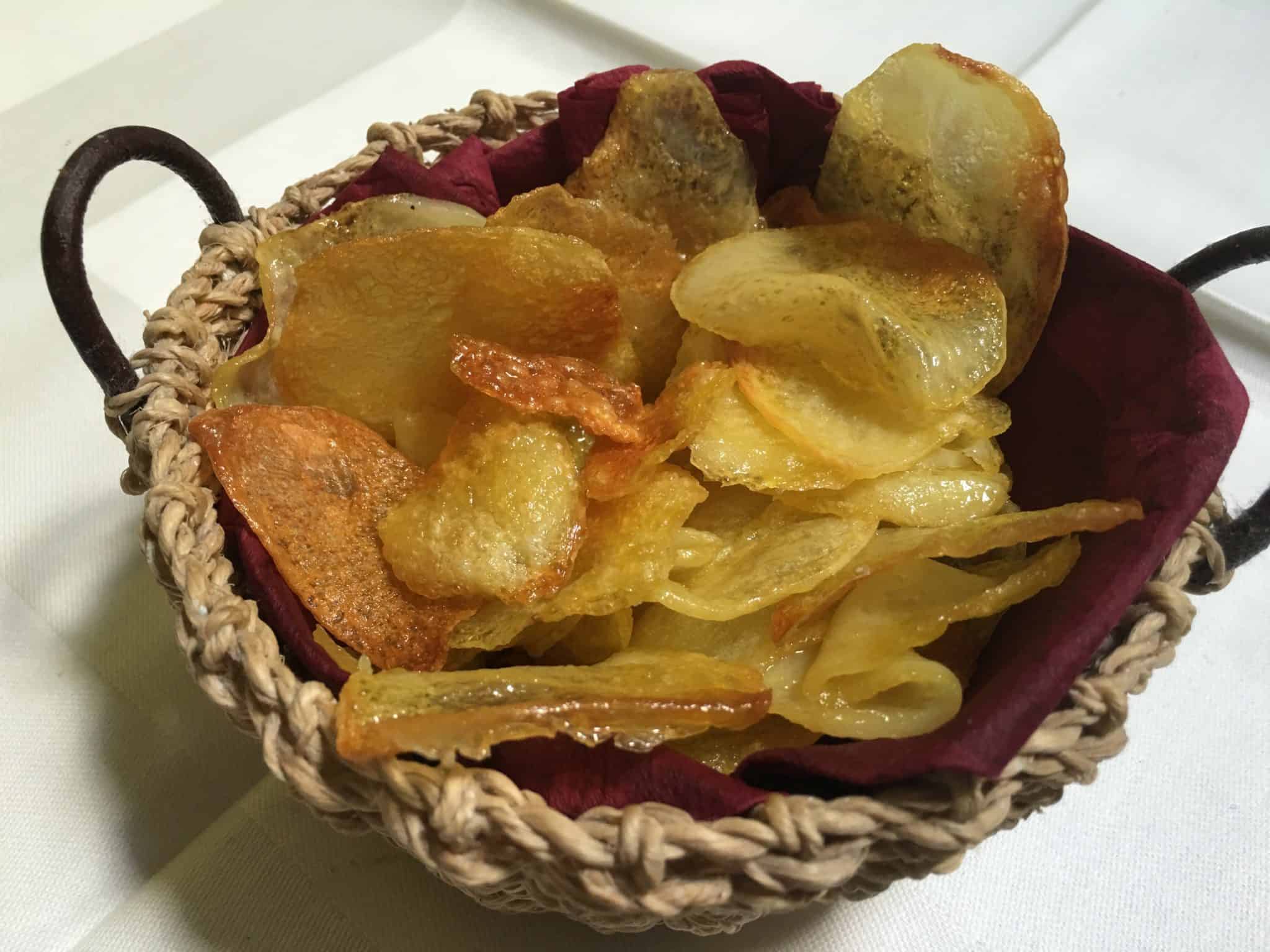 Patatine chips cotte in forno che sembrano fritte
