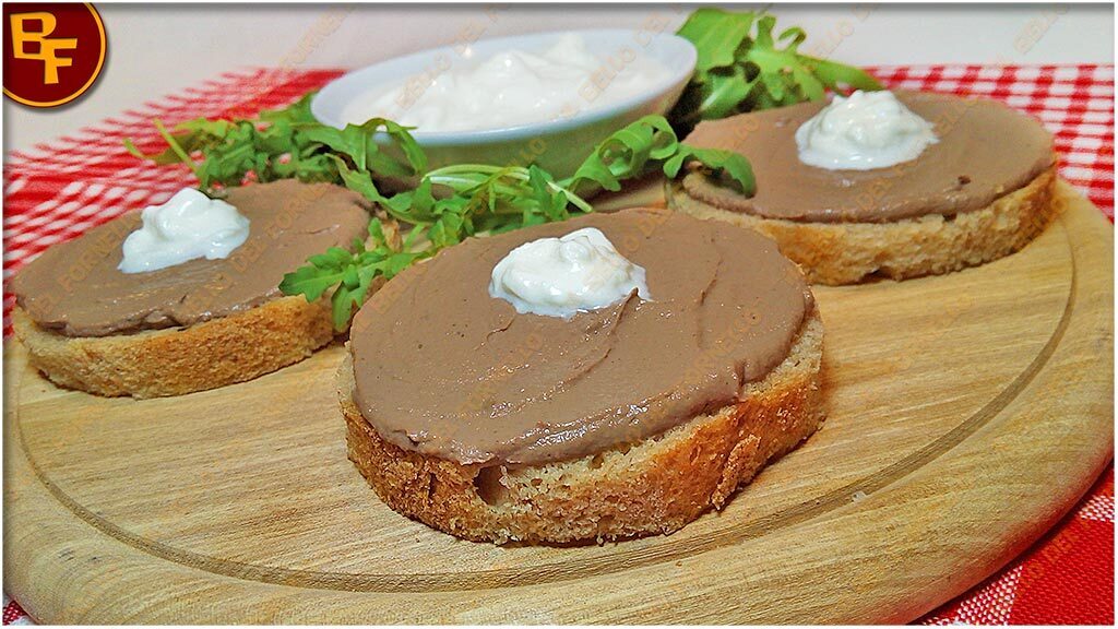 Paté di fegatini di pollo con tartufo e stracciatella