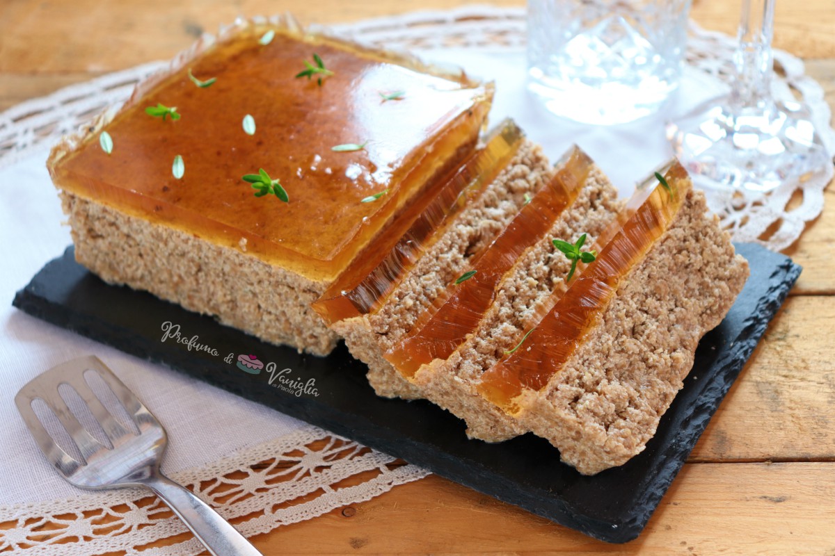 Patè di funghi, con prosciutto e gelatina al tè