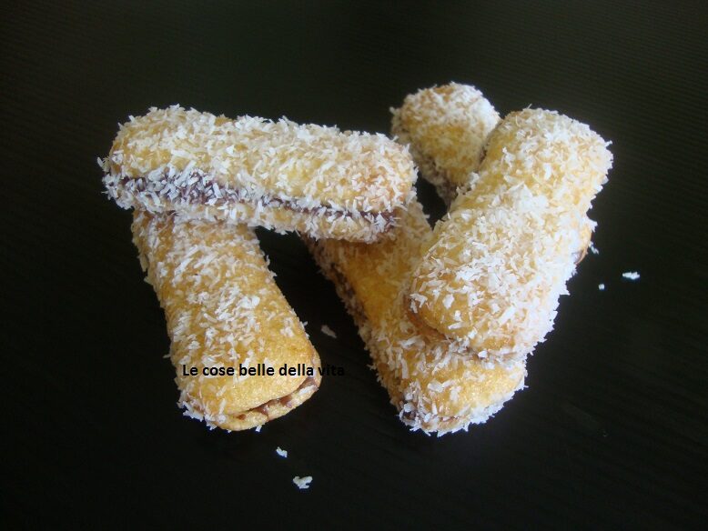 Pavesini con crema di nocciole e cocco