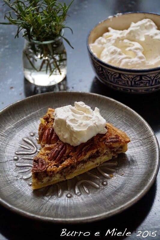 Pecan pie salata al rosmarino, con panna al pamigiano