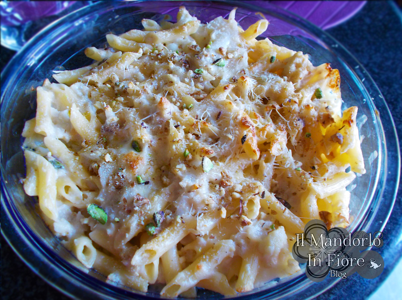 Penne al forno con cavolfiori noci e pistacchi