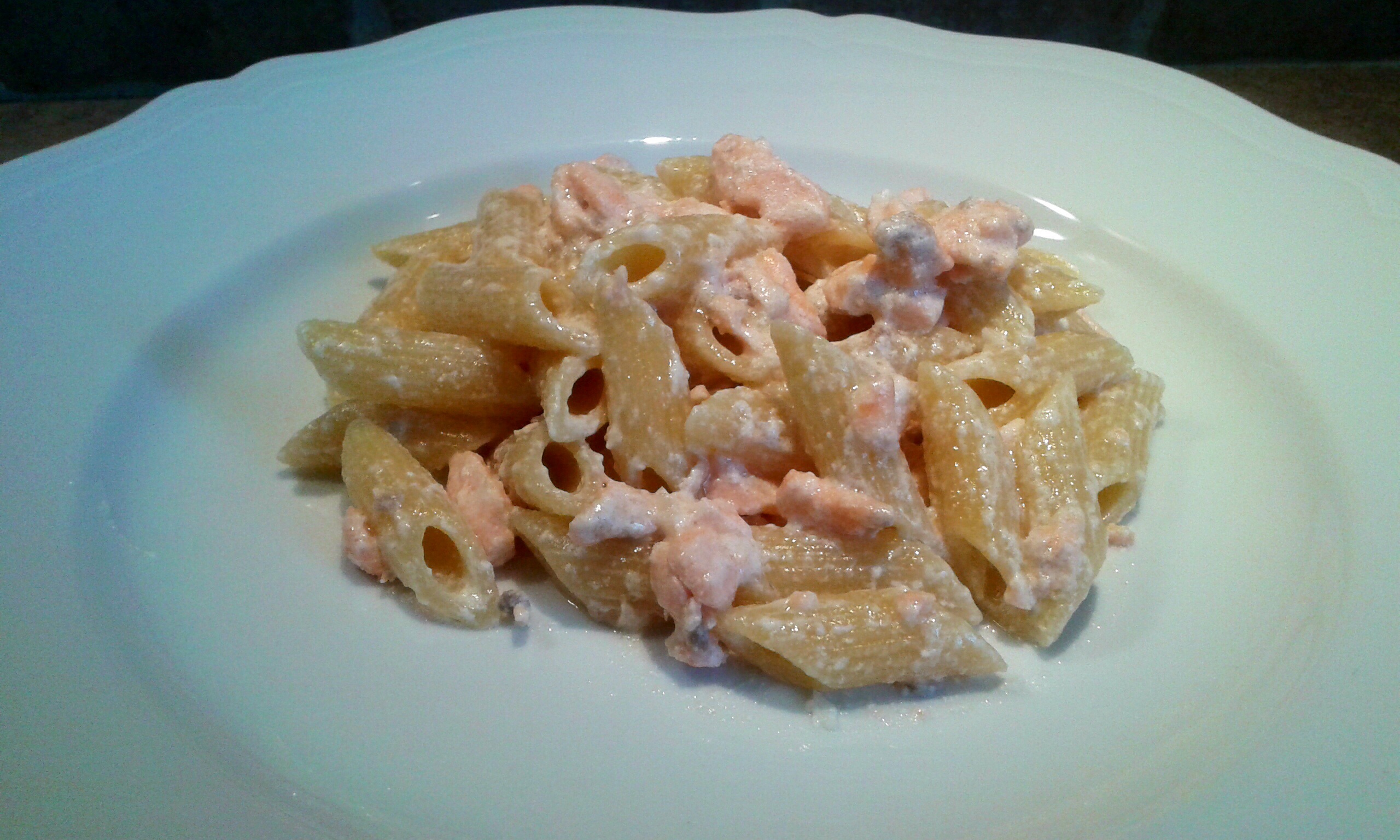 Penne al salmone fresco