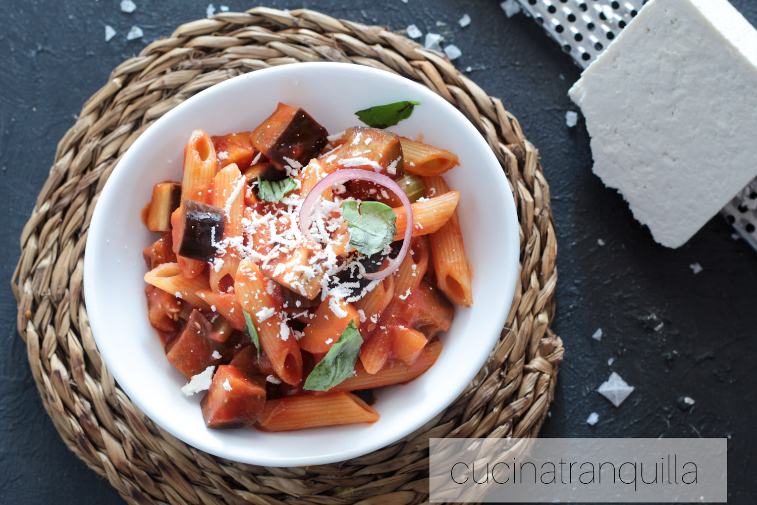 Penne al sugo di melanzane e ricotta salata
