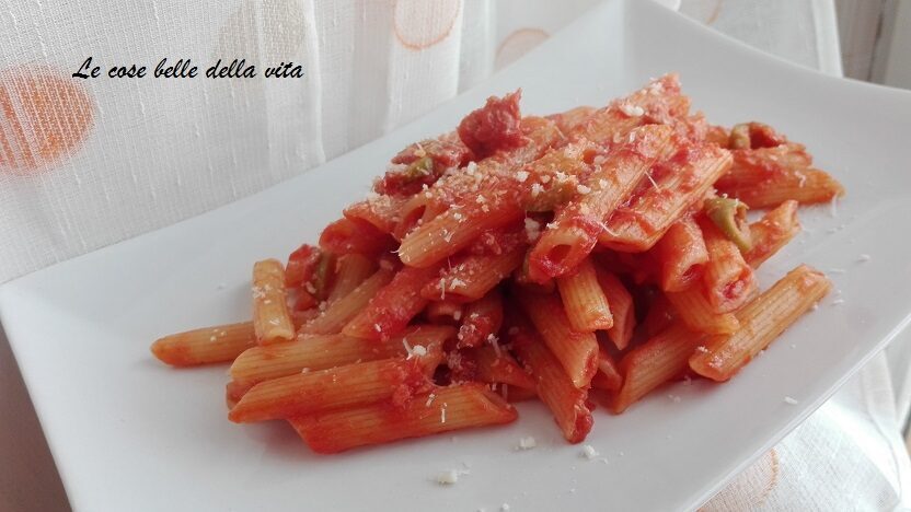 Penne al sugo di pomodoro e olive