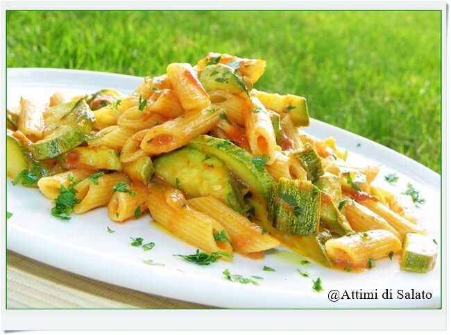 Penne alle zucchine con pomodoro