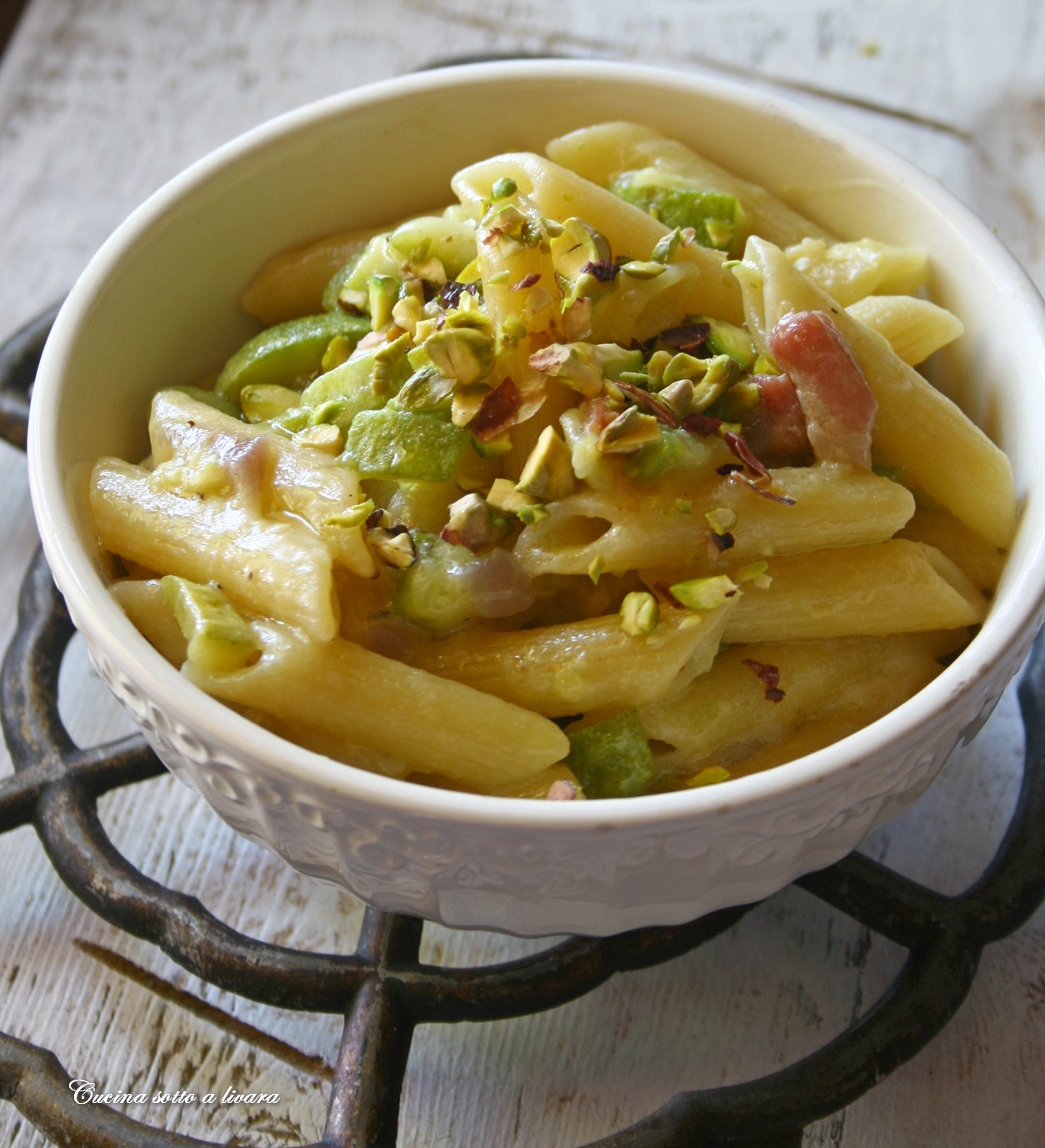 PENNE ALLE ZUCCHINE E GRANELLA DI PISTACCHIO