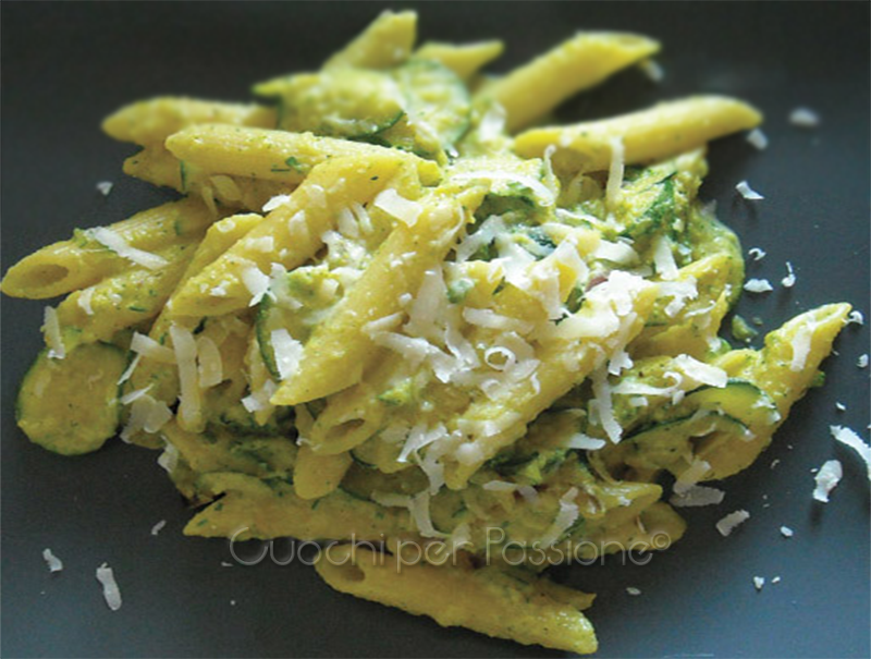 Penne con crema di zucchine e pecorino
