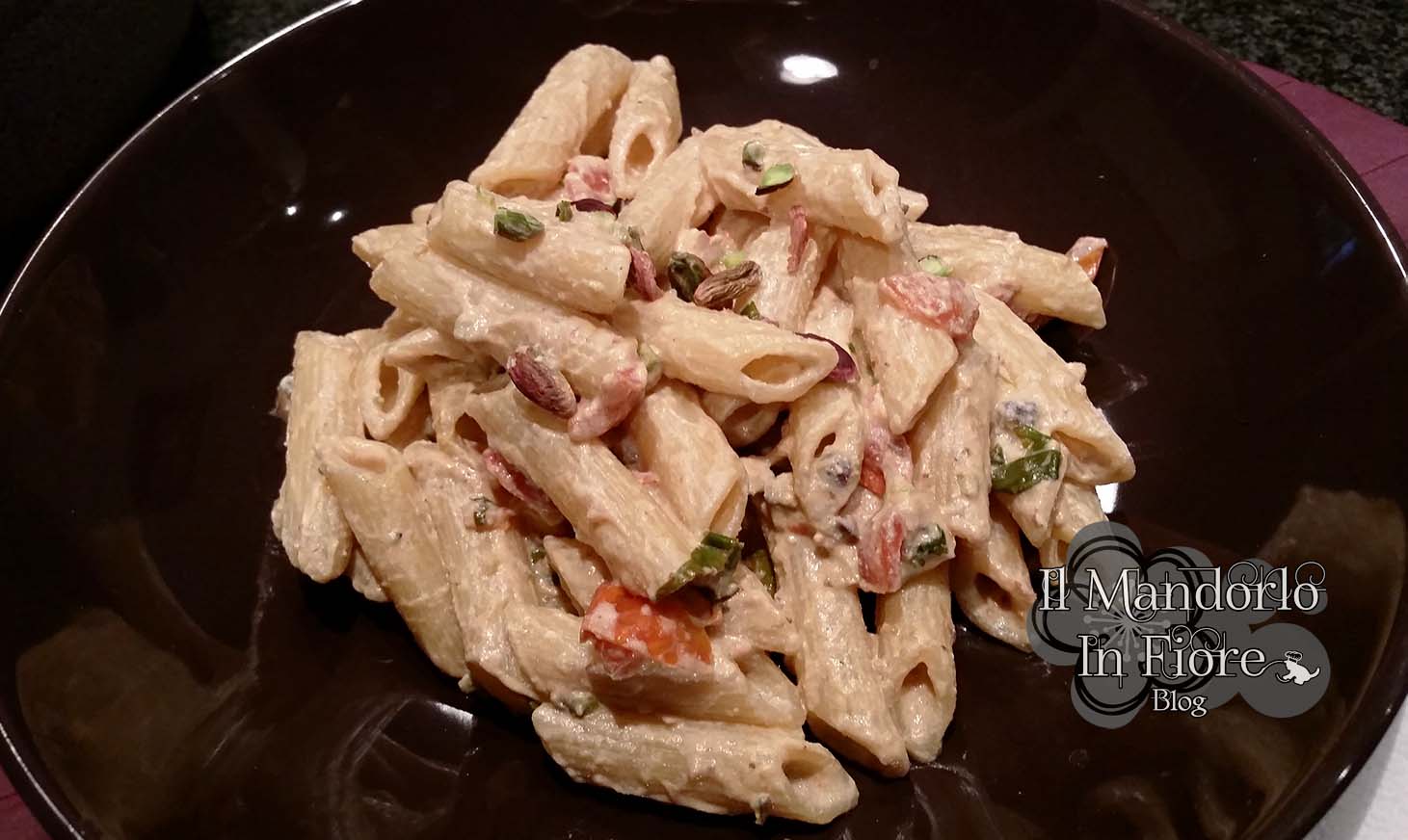 Penne con crescenza zucchine e pomodorino