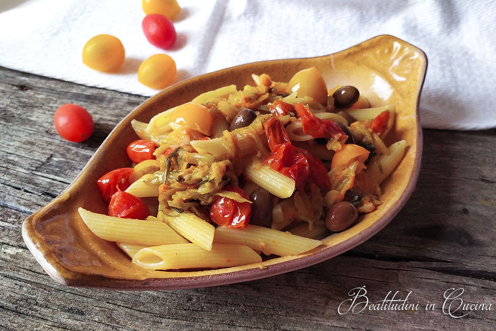 Penne con fiori di zucca e olive