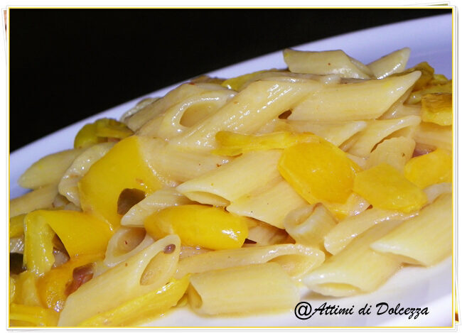 Penne con peperoni e pecorino