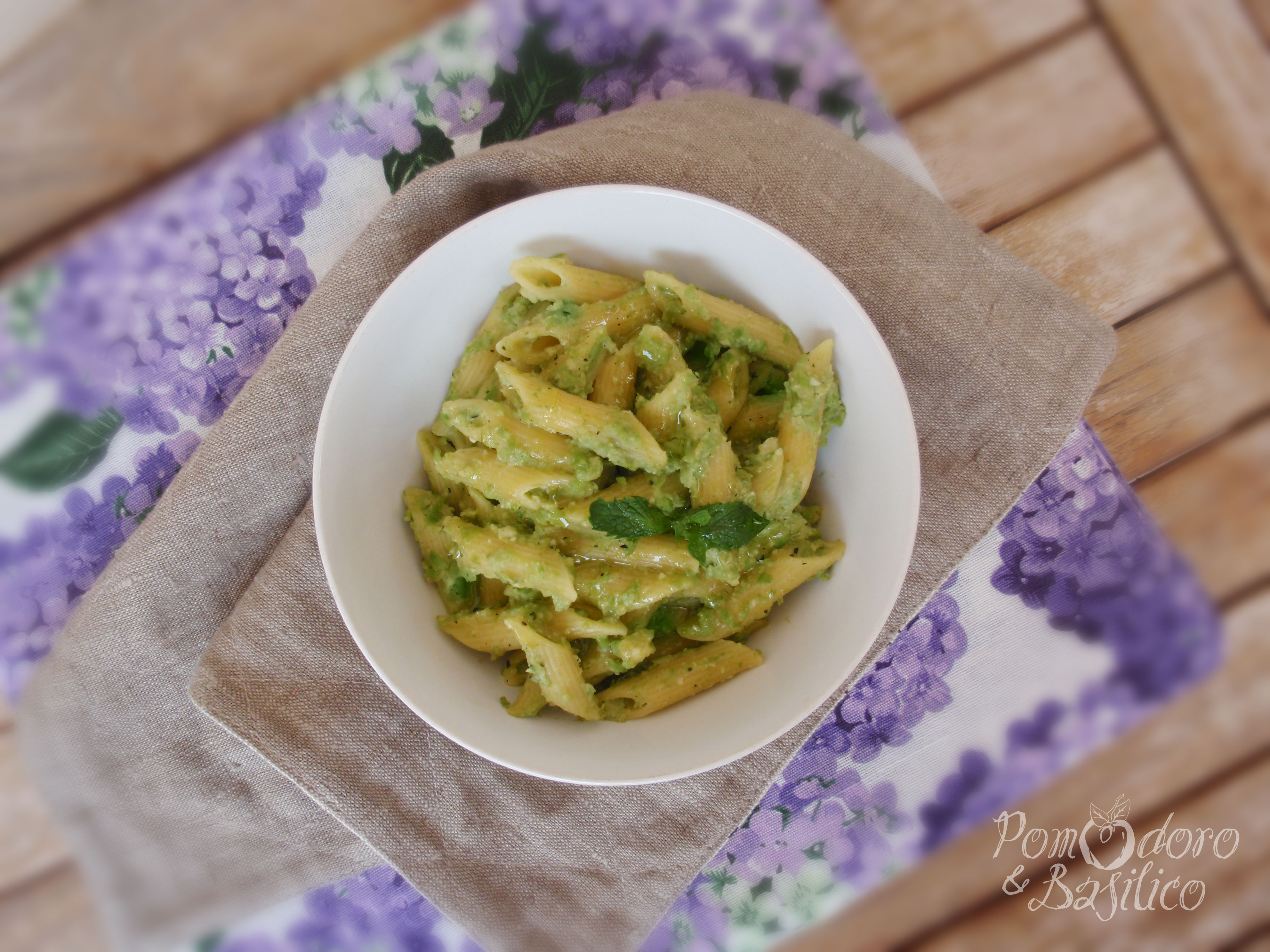 Penne con “pesto” di piselli