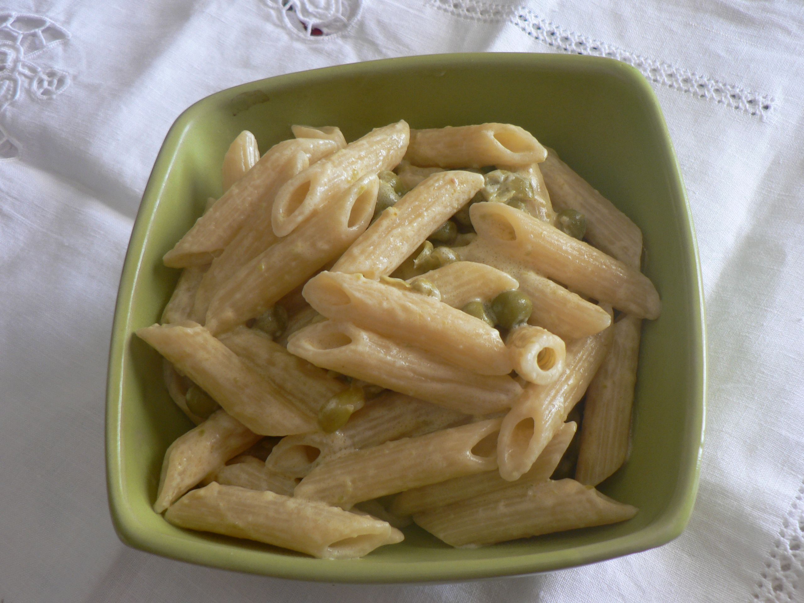 Penne con philadelphia al salmone e piselli-ricetta primi veloci ed economici | noi due in cucina