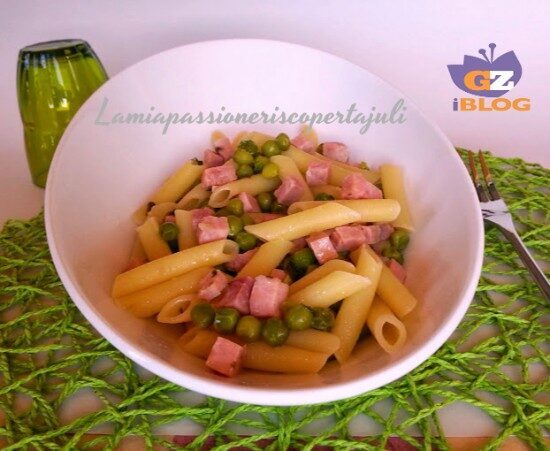 Penne con piselli noce e prosciutto