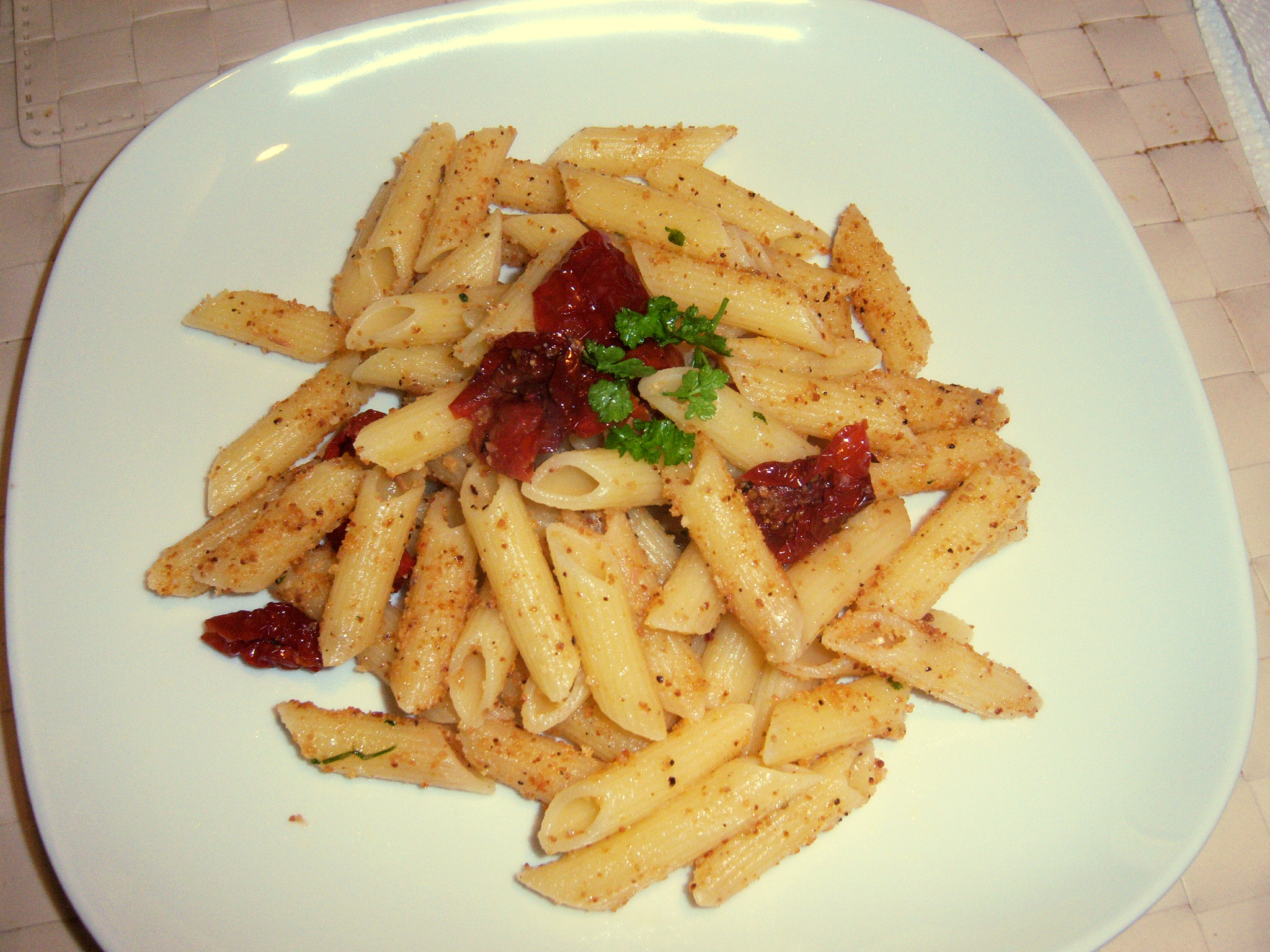 Penne con pomodorini pachino secchi