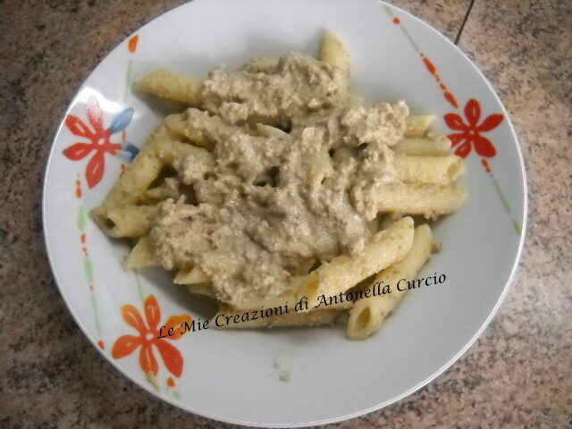 Penne con salsa al tonno