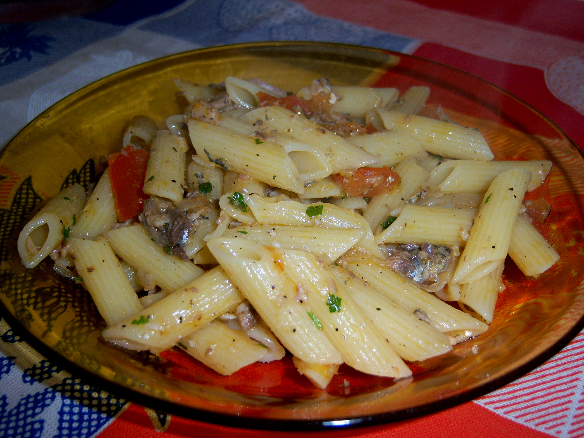 Penne con sardine e pomodori freschi