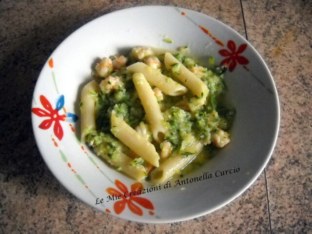 Penne con zucchine e gamberetti