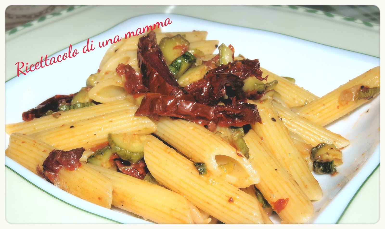 Penne con zucchine e pomodori secchi