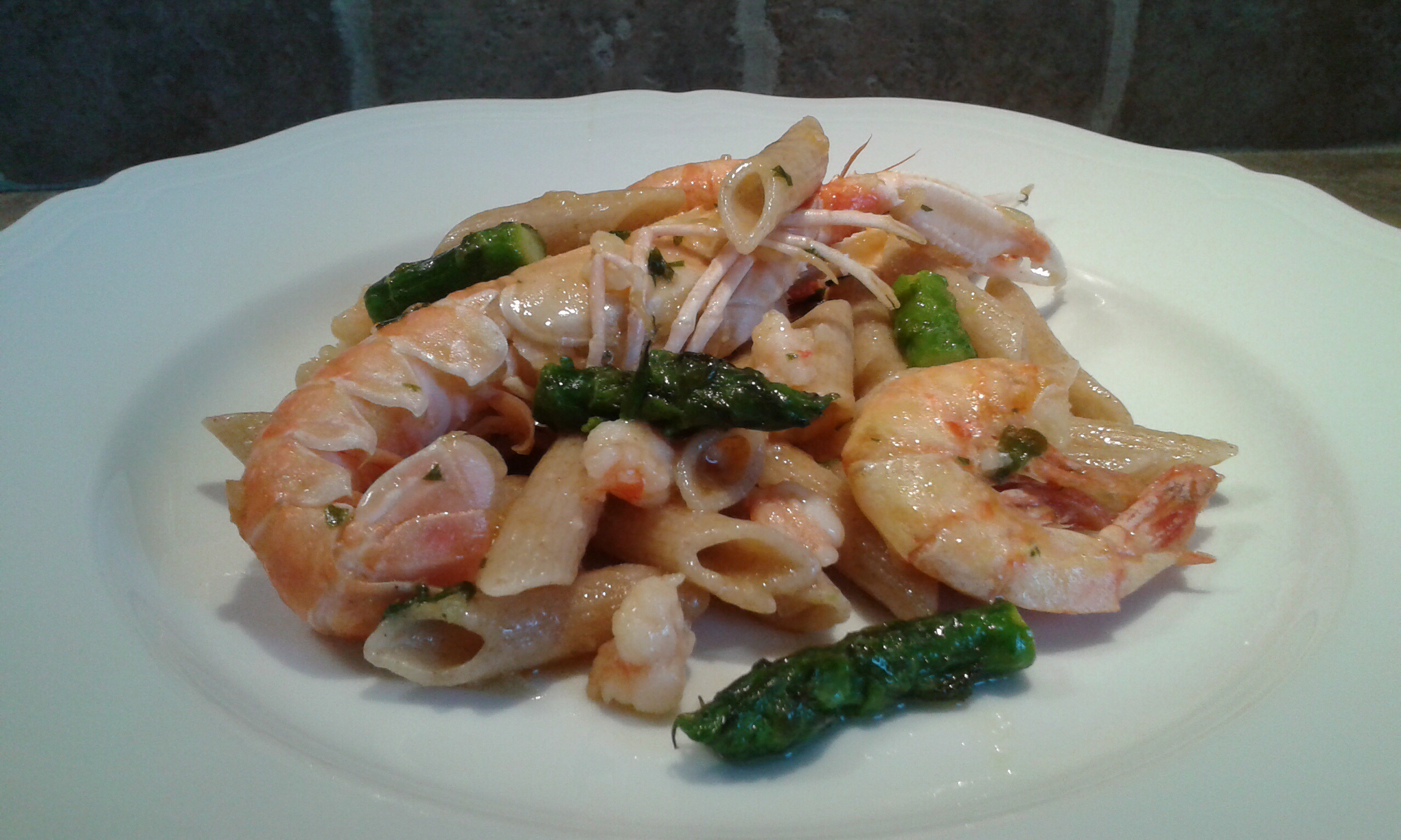 Penne di Farro con Asparagi e Crostacei
