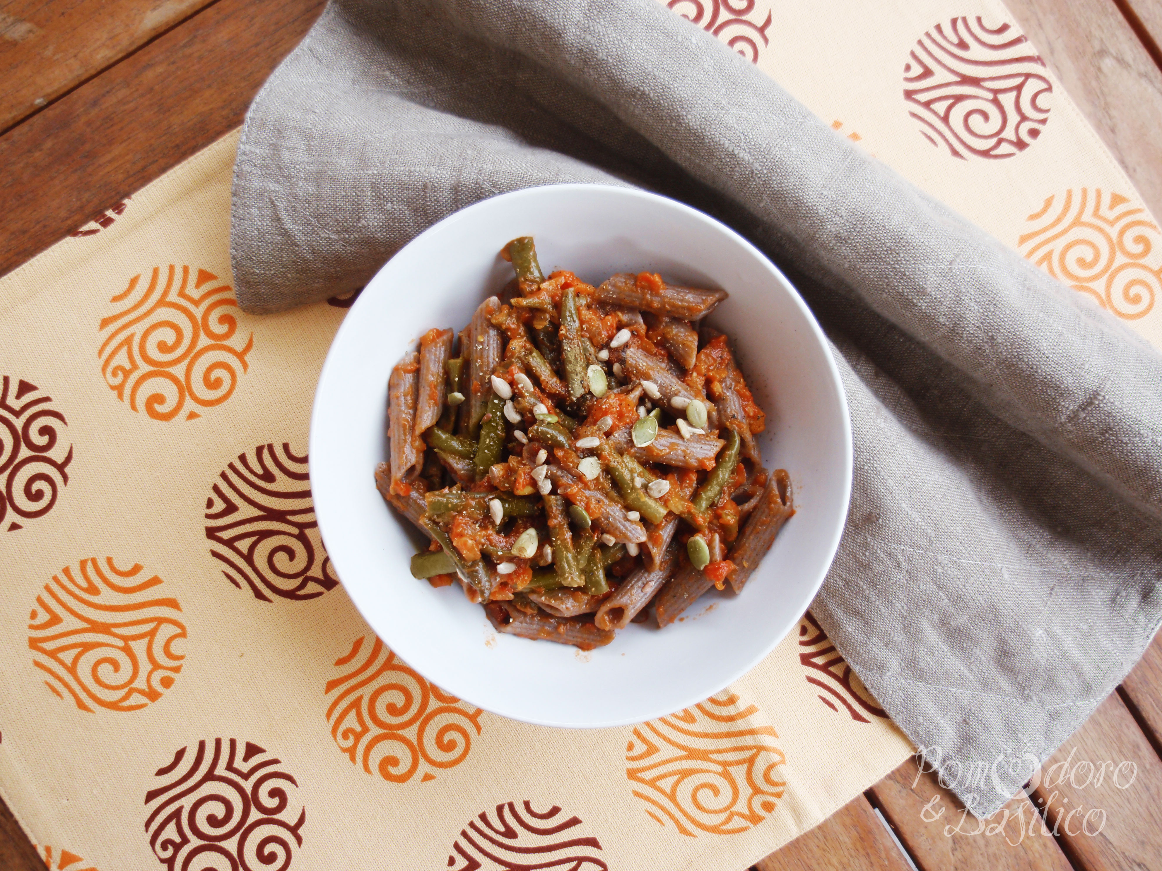 Penne di grano saraceno con sugo di fagiolini