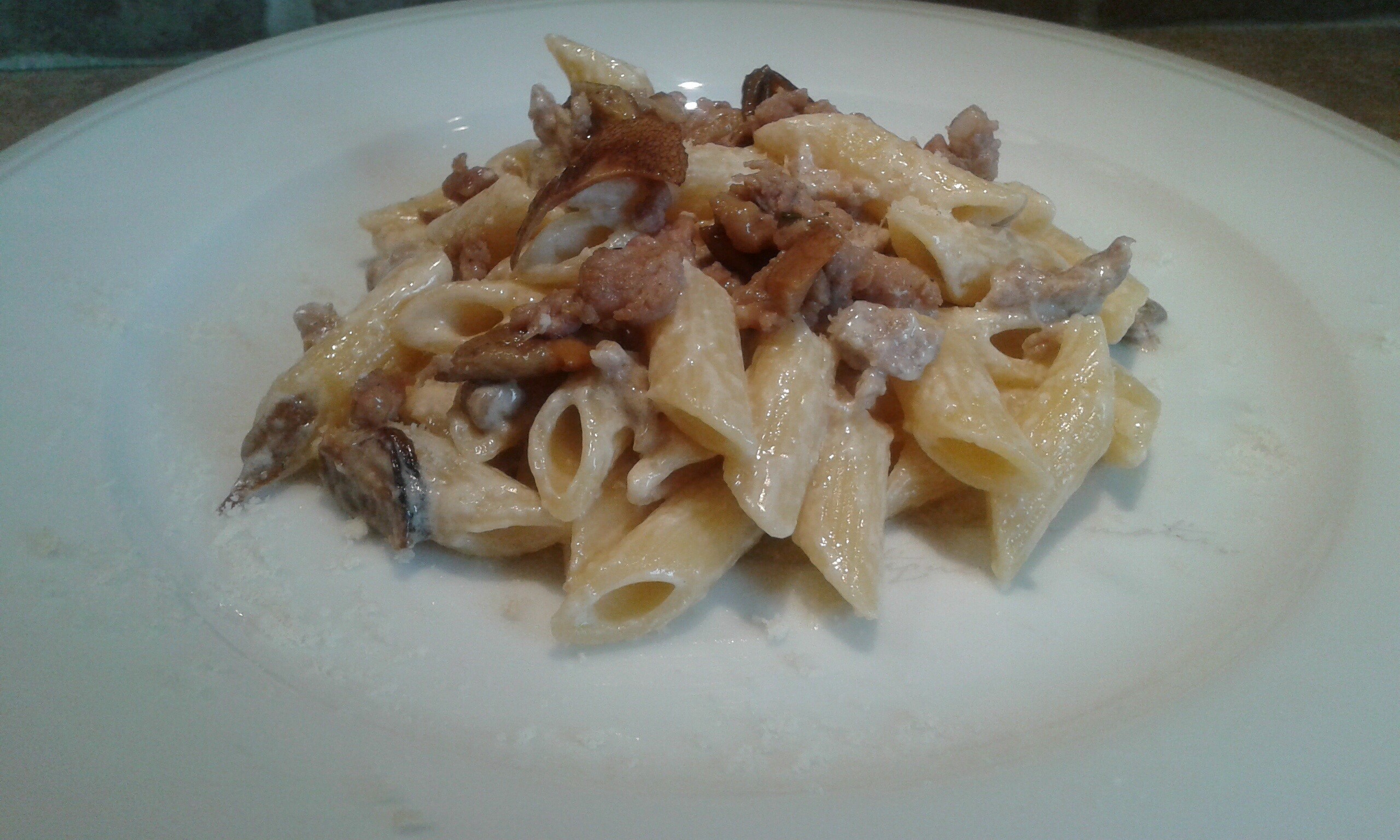 Penne funghi & salsiccia